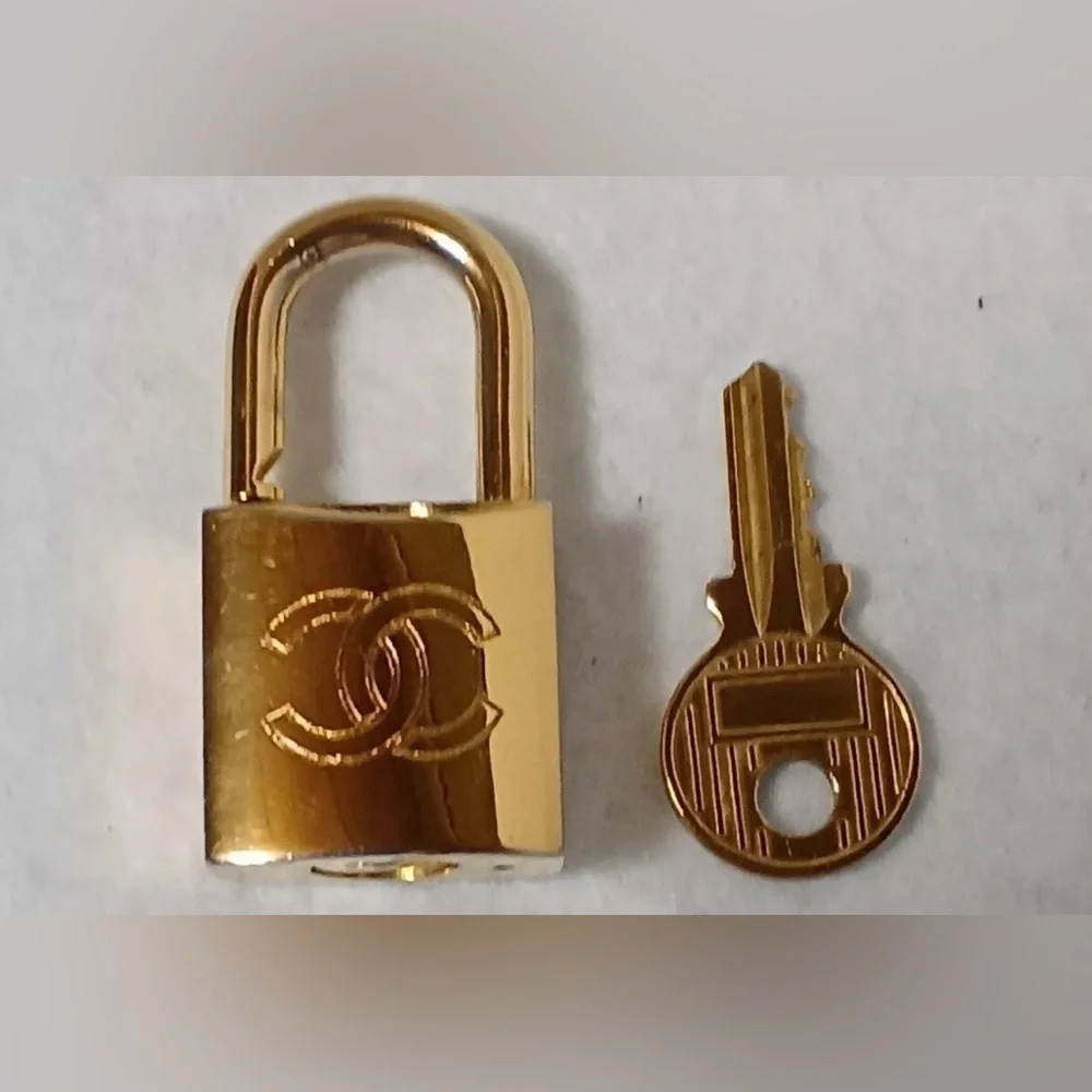 “Host Pick” CHANEL VTG Authentic Padlock & Key Set Rare